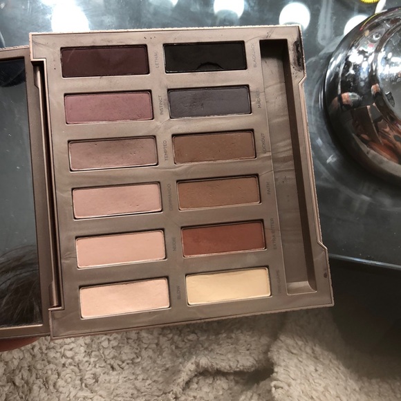 Neutral colors for a natural look - Picture 2 of 2